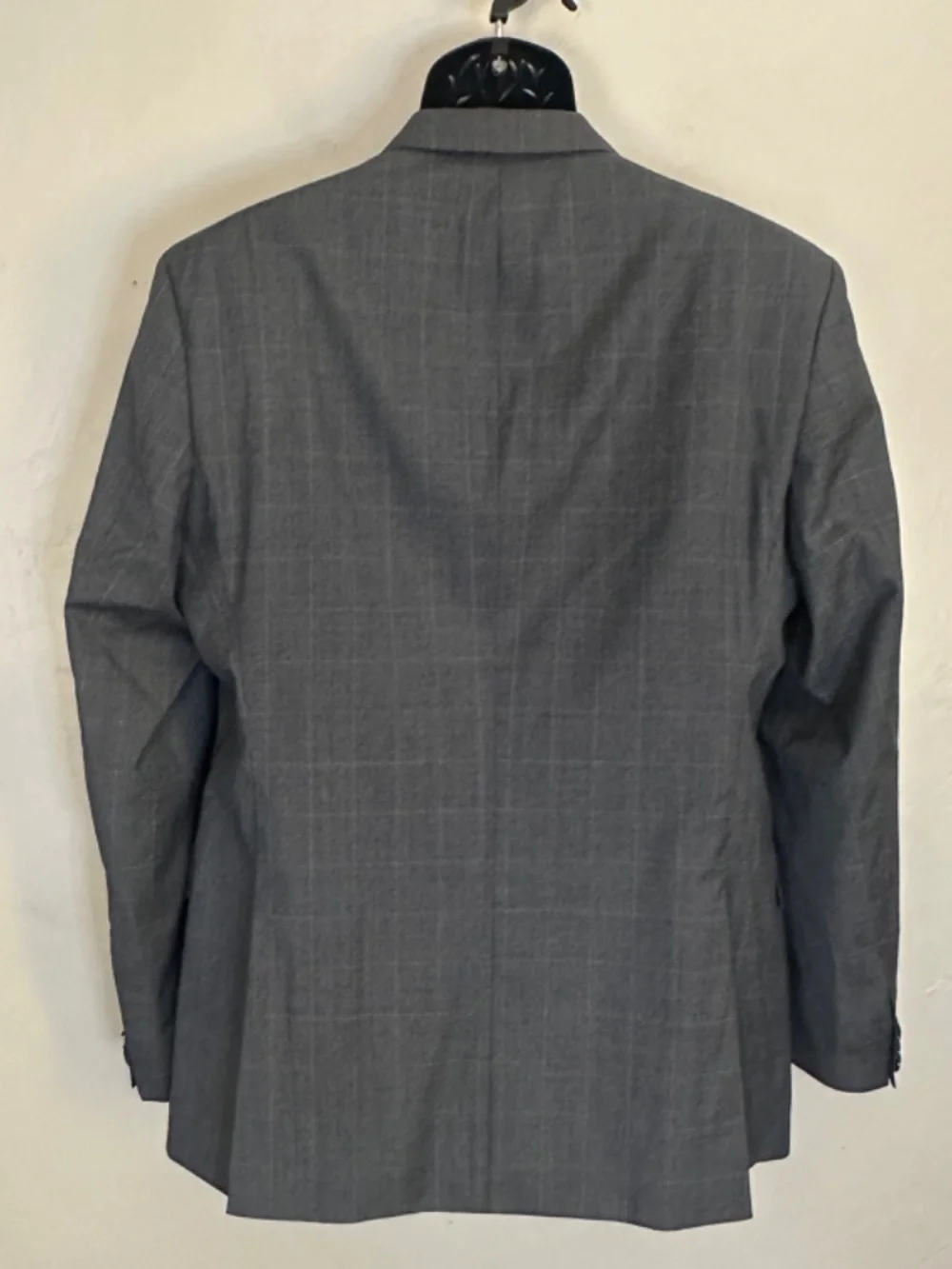 Boss by Hugo Boss Plaid Blazer 42R Gently worn 100% virgin wool 2 button